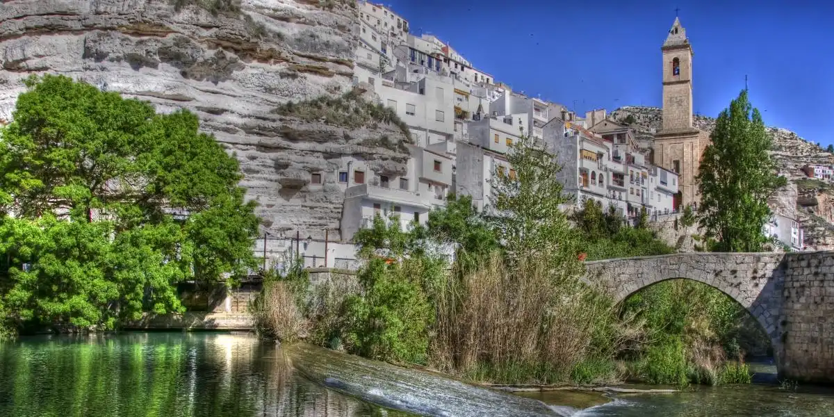 Hoteles en Alcalá del Júcar con encanto