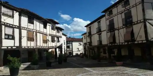 Hoteles en Covarrubias. Alojamientos con encanto