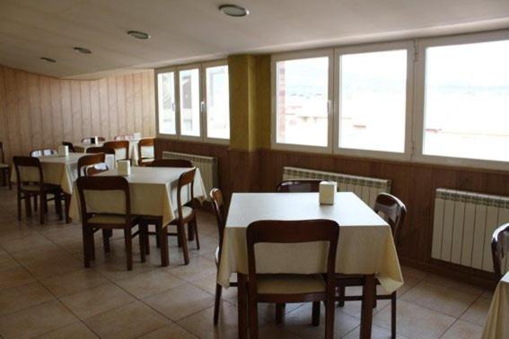 Hostal Valle del Iregua - hotel en Albelda de Iregua