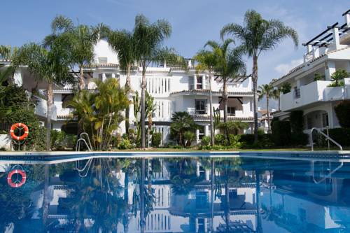 Apartamentos y Casas Serinamar Marbella