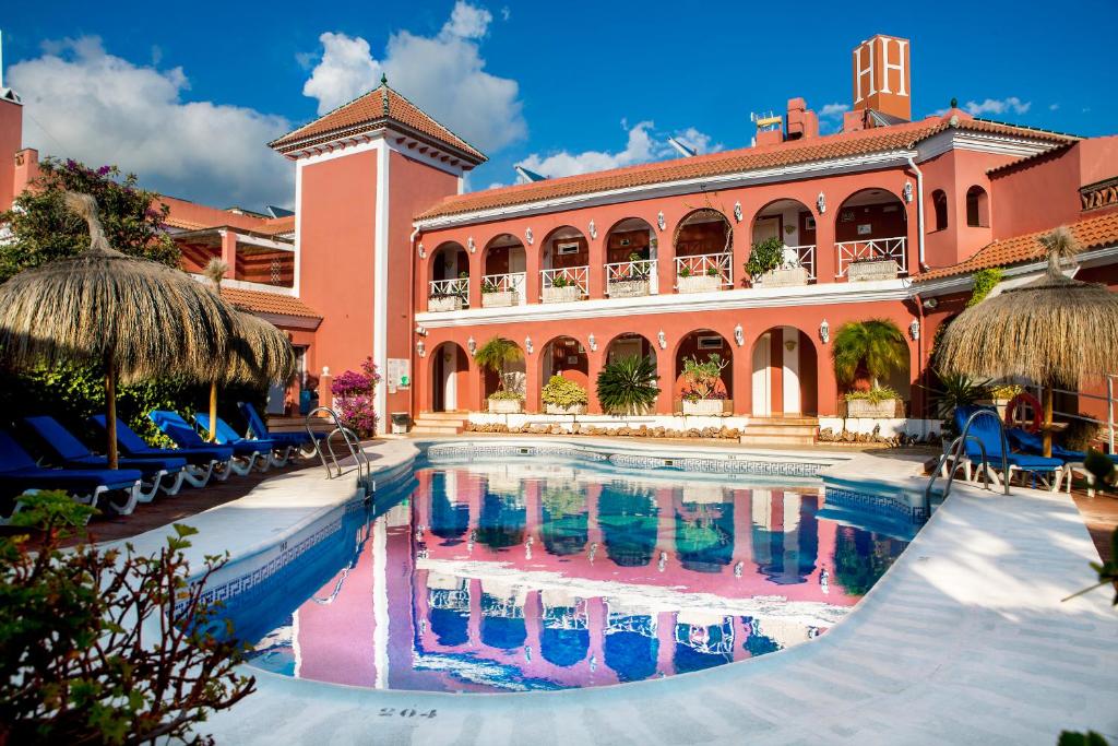 Los Arcos - hotel en Nerja