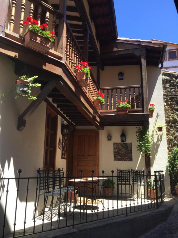 Hostería la antigua - hotel en Potes