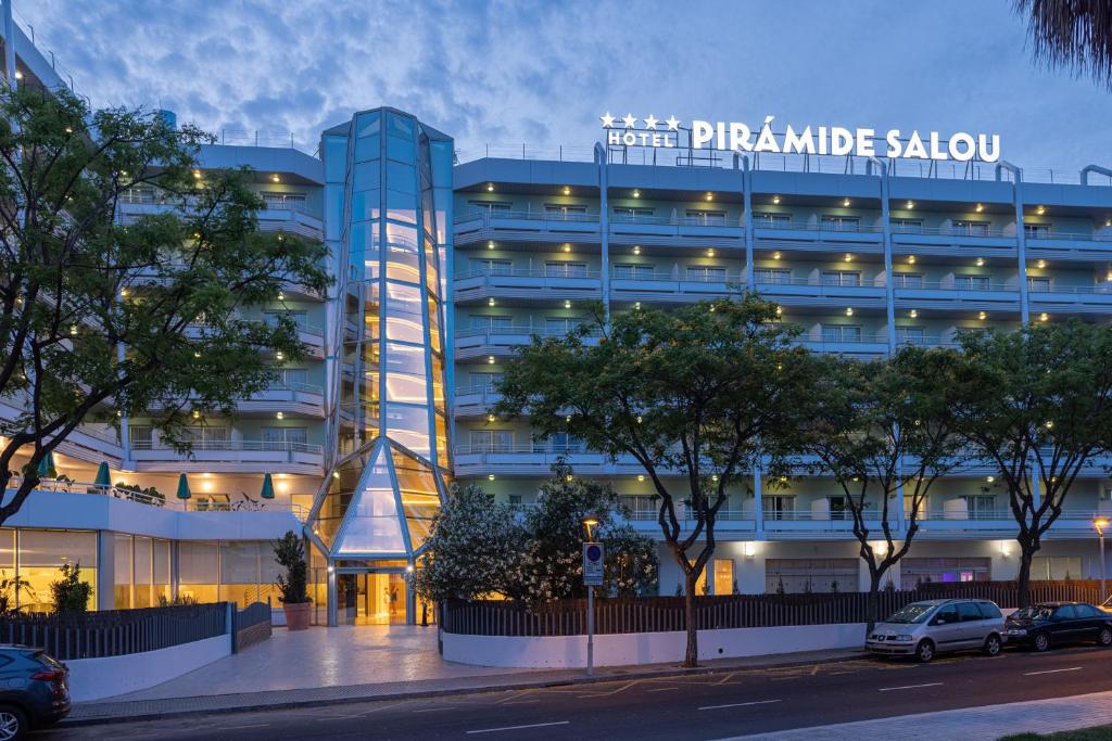 Hotel Pirámide Salou - hotel en Salou