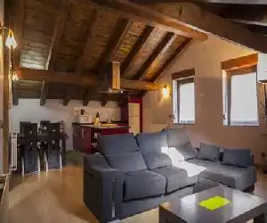 Aiestaenea Apartamentos Rurales - hotel en Isaba