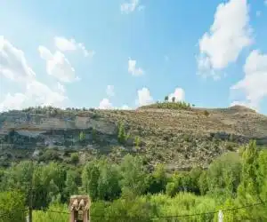 Traditional Cottage in Castile-La Mancha with pool and country views - hotel en Cubas