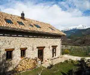 Albergue A'noguera - hotel en Castiello de Jaca