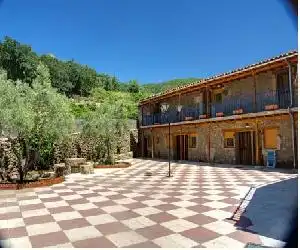 Albergue El Solitario - hotel en Baños de Montemayor
