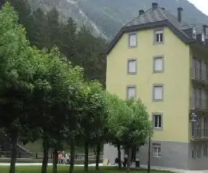 Albergue Turístico Rio Aragon - hotel en Canfranc-Estación