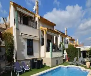 Great villa with Algorva with a view of the golf course - hotel en Algorfa