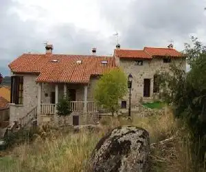 Alojamientos El Castillo - hotel en El Berrueco