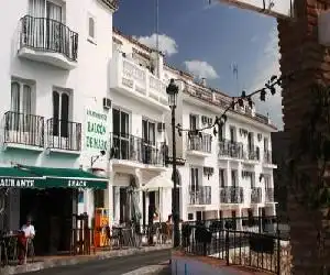 Apartamentos Balcón de Maro - hotel en Maro