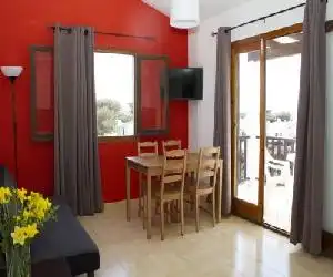 Apartamentos Blue Beach Menorca - hotel en Sa Caleta