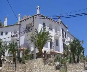 Apartamentos Buganvilla - hotel en Villaluenga del Rosario