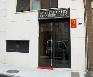 Apartamentos Cean Bermudez - hotel en Gijón