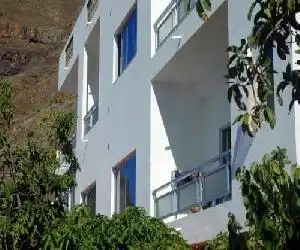 Apartamentos Domínguez - hotel en Calera