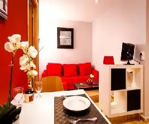 Apartamentos El Cenachero - hotel en Málaga