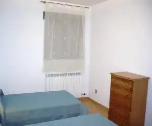 Apartamentos El Portal - hotel en La Puebla de Valverde