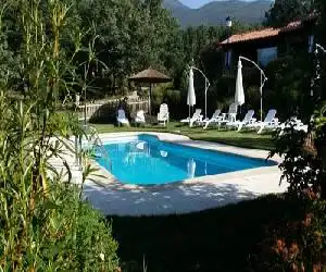 Apartamentos El Roble - hotel en Valverde de la Vera