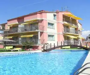 Apartamentos El Velero - hotel en Torremolinos