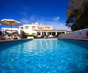 Apartamentos Es Caló - hotel en Es Calo