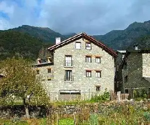 Apartamentos Estop - hotel en Sahun