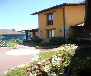 Apartamentos La Calvera - hotel en Llames de Parres
