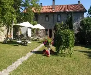 Apartamentos La Huertona - hotel en Queveda