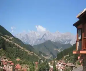 Apartamentos La Montaña - hotel en Frama