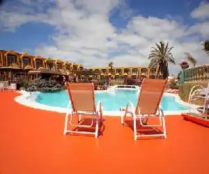 Aparthotel la Piramide - hotel en Antigua