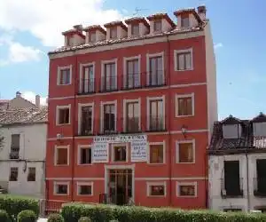 Apartamentos La Reina - hotel en San Ildefonso
