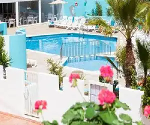 Apartamentos Oasis Sa Tanca - hotel en Cala Llonga