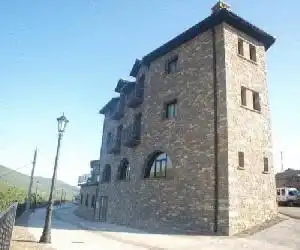 Apartamentos Pirineos Ordesa - hotel en El Pueyo de Araguás