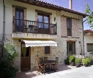 Apartamentos Playa Galizano - hotel en Galizano