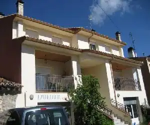Apartamentos Rascafria Cerquilla - hotel en Rascafría