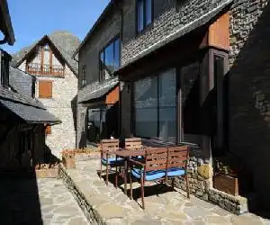 Apartamentos Rentarán - hotel en Tredós