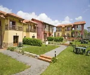 Apartamentos Rurales Antojanes - hotel en Granda