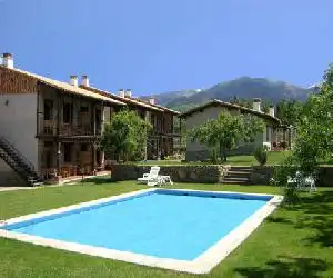 Apartamentos Rurales El Canchal de la Gallina con Piscina Finlandesa 30º hasta 15 de octubre y Jacuzzi todo el año - hotel en Hervás