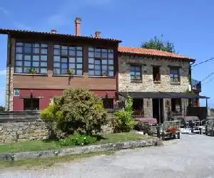 Apartamentos Rurales La Cirigüeña - hotel en Oles