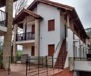 Apartamentos Rurales La Fuente - hotel en Pesués