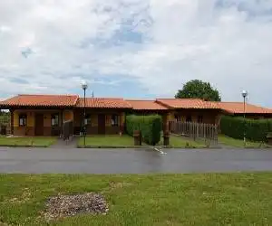 Apartamentos Rurales La Regatina - hotel en Lamuño
