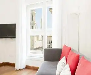 Apartamentos Sabinas El Pilar - hotel en Zaragoza