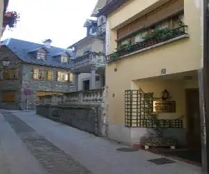 Apartamentos Serrano - hotel en Vielha