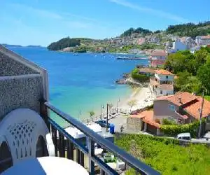 Apartamentos Sinás Playa - hotel en Raxó