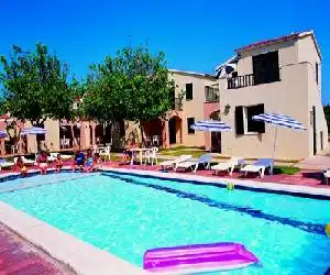 Apartamentos Surest - hotel en Cala en Blanes