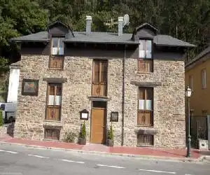 Apartamentos Turisticos A Estacion - hotel en A Pontenova