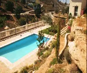 Apartamentos Turísticos Cumbres Verdes - hotel en Zubia
