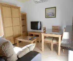 Apartamentos Turisticos Las Yucas - hotel en Torre del Mar