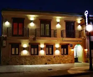 Apartamentos Turisticos Mirayuste - hotel en Guadalupe