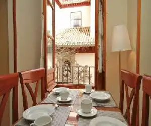Apartamentos Turísticos San Matías - hotel en Granada