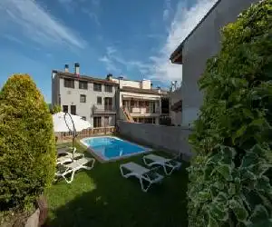 Aparthotel Cal Marçal - hotel en Puigreig